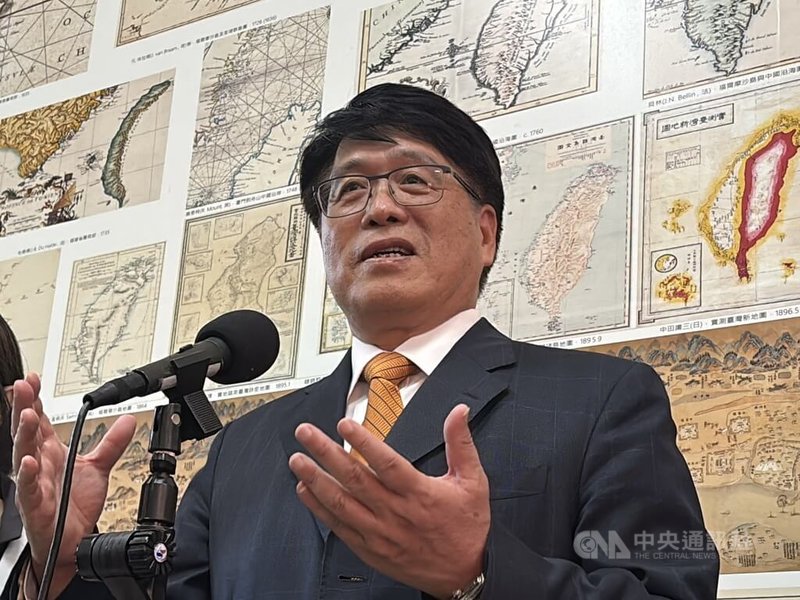 年底九合一選舉在即，中選會主委游盈隆（圖）16日表示，尊重陸委會對陸配的重新規定，所以採新的認定標準，這是很簡單的行政程序處理，不存在其他複雜政治問題。中央社記者高華謙攝 115年7月16日
