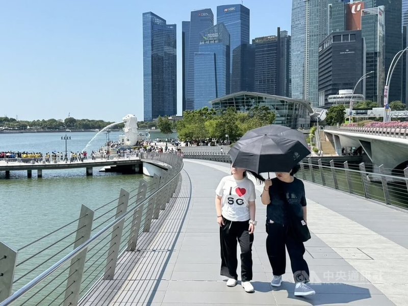 熱浪近日席捲全球,新加坡本週紫外線指數多次達高度等級。中央社記者吳昇鴻新加坡攝 115年7月16日