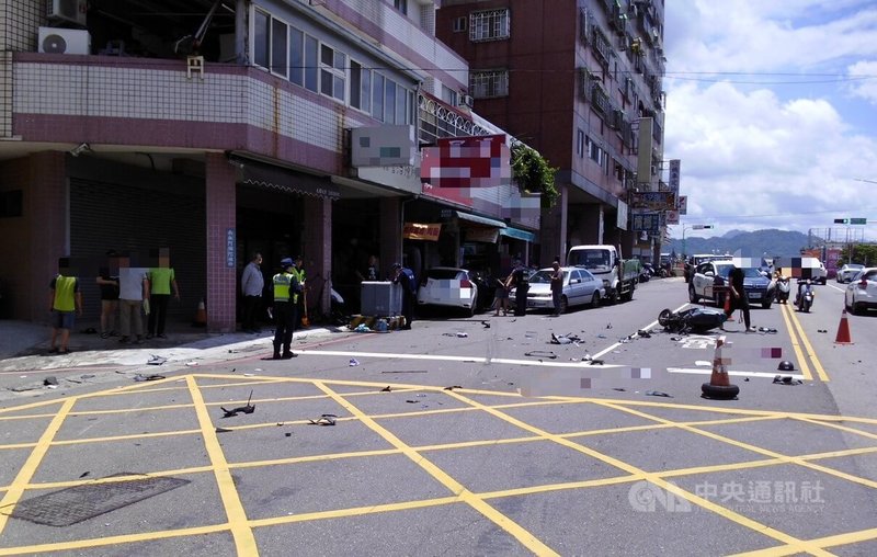 羅姓男子16日上午酒後開車，行經台中市東區一處路口時，突然逆向撞上對向2名機車騎士，造成1死1傷，羅男酒測值超標，依法送辦。（翻攝照片）中央社記者蘇木春傳真　115年7月16日