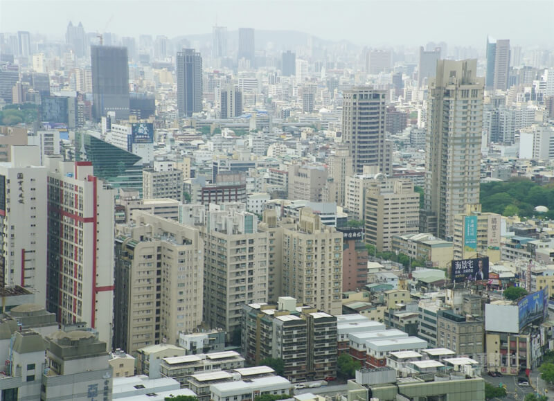 圖為高雄市苓雅區一帶地景建築。(中央社檔案照片)