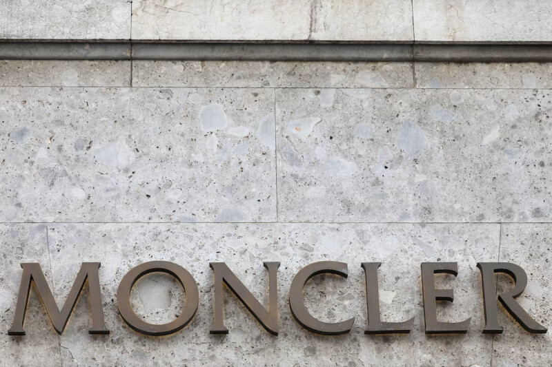 圖為米蘭一間Moncler門市。（路透社）