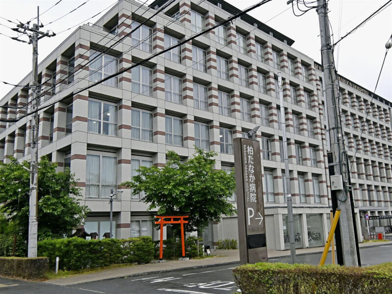 日本千葉縣柏市的柏田中醫院疑似發生謀殺事件，一名護理師涉嫌將糞便注入點滴，導致病患死亡。（共同社）