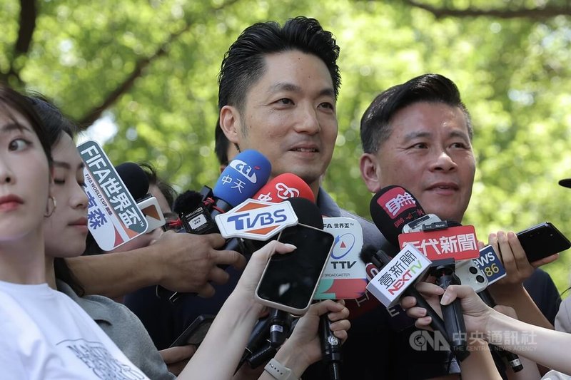 敦北地下大排開工儀式18日上午於台北舉行，台北市長蔣萬安（前中）出席受訪回應有關中聯油品議題。中央社記者翁睿坤攝 115年7月18日