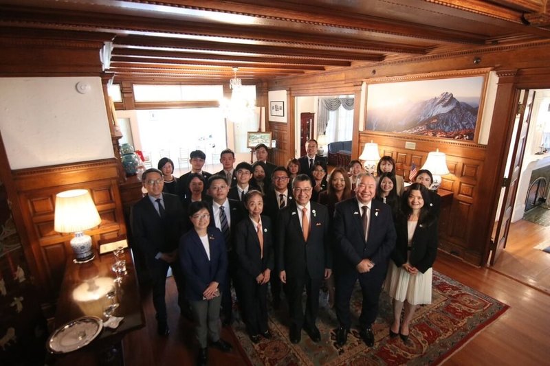 徐國勇拜會美官員 籲共同杜絕中國跨境鎮壓紅色恐怖 | 政治 | 中央社 CNA 徐國勇拜會美官員 籲共同杜絕中國跨境鎮壓紅色恐怖 | 政治 | 中央社 CNA