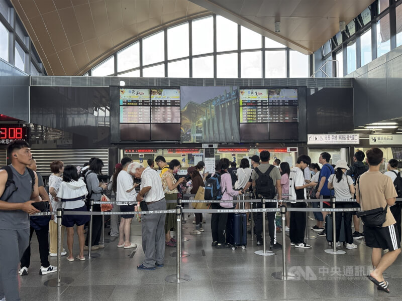 萬里溪堰塞湖溢流時間延後 台鐵18日全線正常行駛 | 生活 | 中央社 CNA 萬里溪堰塞湖溢流時間延後 台鐵18日全線正常行駛 | 生活 | 中央社 CNA
