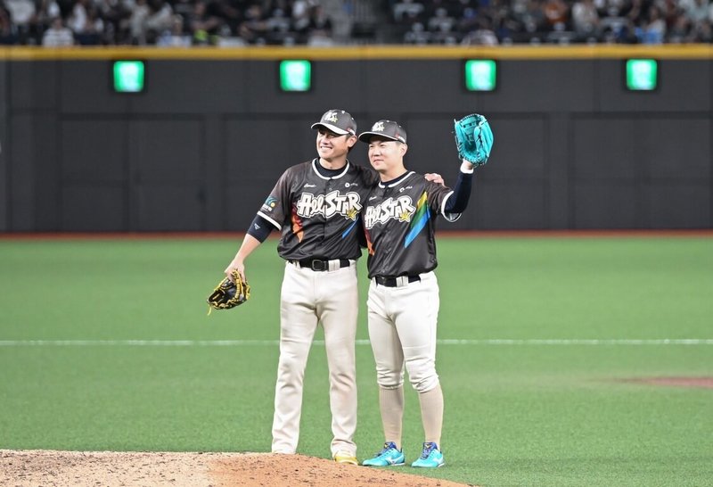江坤宇中職明星賽體驗多守位 感動與陳鏞基合照 | 運動 | 中央社 CNA 江坤宇中職明星賽體驗多守位 感動與陳鏞基合照 | 運動 | 中央社 CNA