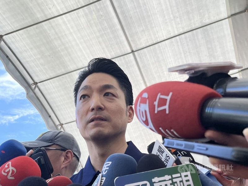 中聯油品案,台中市被質疑8年來沒驗過中聯油品是否含苯駢芘。台北市長蔣萬安(中)20日受訪表示,相信台中市政府會清楚說明。中央社記者楊淑閔攝 115年7月20日