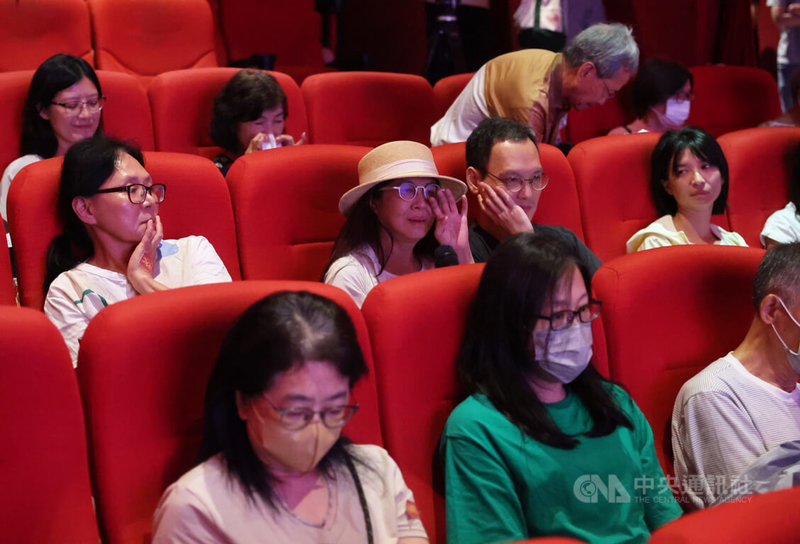 紀錄片「風吹」以刺蔣案黃文雄為主角,呈現他推動人權的歷程,特映會20日下午在台北光點華山電影館舉行,觀影者於映後分享回饋時感動落淚。中央社記者趙世勳攝 115年7月20日