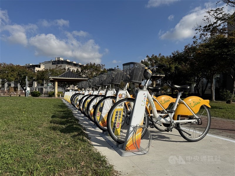 圖為新竹市的YouBike租借站。（中央社檔案照片）