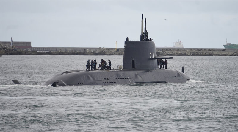 海鯤艦6月4日上午8時許出海測試。(中央社檔案照片)