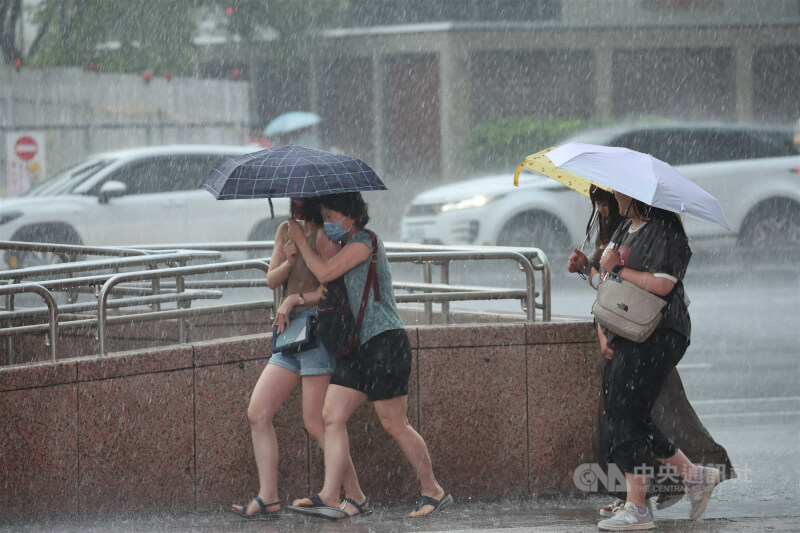 新北彰化花蓮防高溫 吳德榮:今明午後防大雷雨 | 生活 | 中央社 CNA 新北彰化花蓮防高溫 吳德榮:今明午後防大雷雨 | 生活 | 中央社 CNA