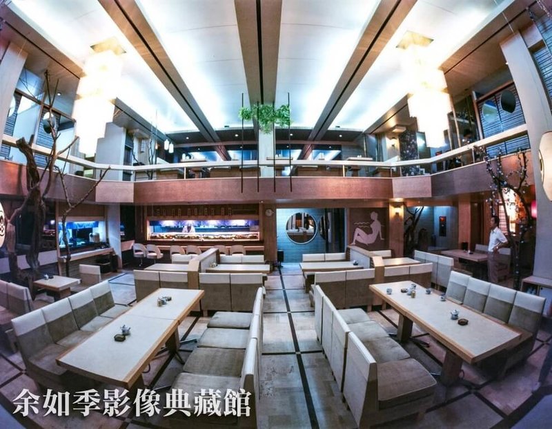 台中市中區的西北大飯店在西元1966年落成,1990年代關閉,歌手鄧麗君、鳳飛飛曾在此駐唱。圖為餐廳內部。(余如季影像典藏館提供)中央社記者趙麗妍傳真 115年7月20日