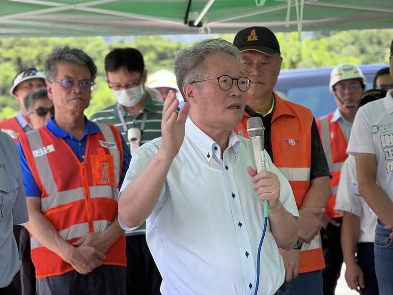 「台9線蘇花公路安全提升計畫－東澳南澳段」基本設計經行政院公共工程委員會審議原則通過。工程會主委陳金德（前）21日現勘時，要求交通部朝民國121年全線通車目標邁進。（行政院公共工程委員會提供）中央社記者王朝鈺傳真　115年7月21日