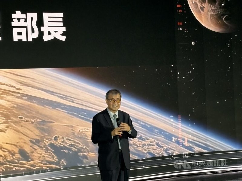 教育部21日舉行「TNDA未來設計創業家培力聯盟」啟動記者會,教育部長鄭英耀致詞表示,AI時代要靠個人單打獨鬥將愈趨困難,未來勢必要學習跨領域、組隊合作。中央社記者曹亞沿攝 115年7月21日