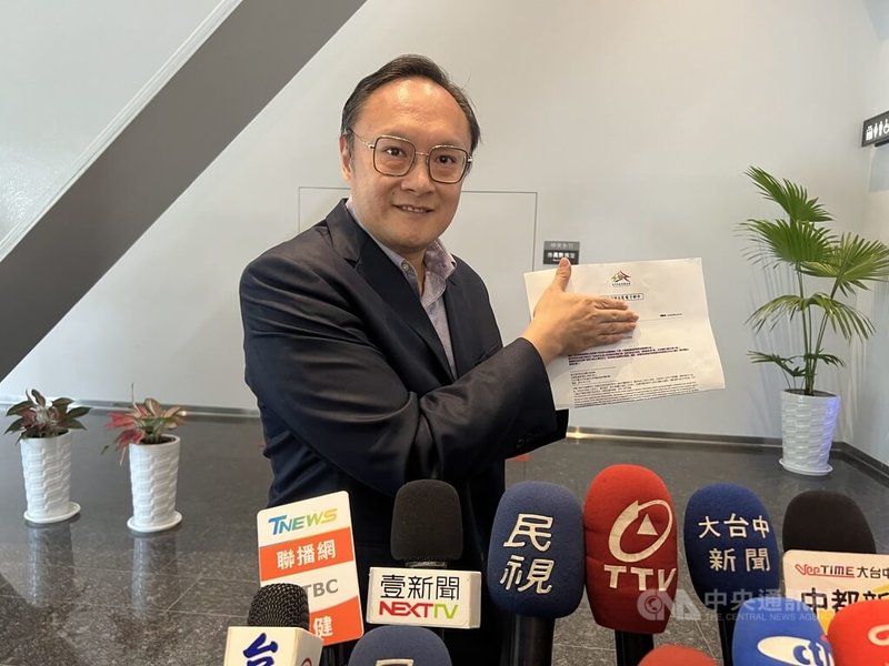 中聯油品致癌物超標事件，台中市副市長鄭照新21日表示，市府與中台灣治理平台曾於民國113年5次提案，建議修正食安法自主送驗、自主通報的漏洞，他並認為中央忽視地方從113年至今所提能填補食安漏洞的倡議。中央社記者郝雪卿攝　115年7月21日