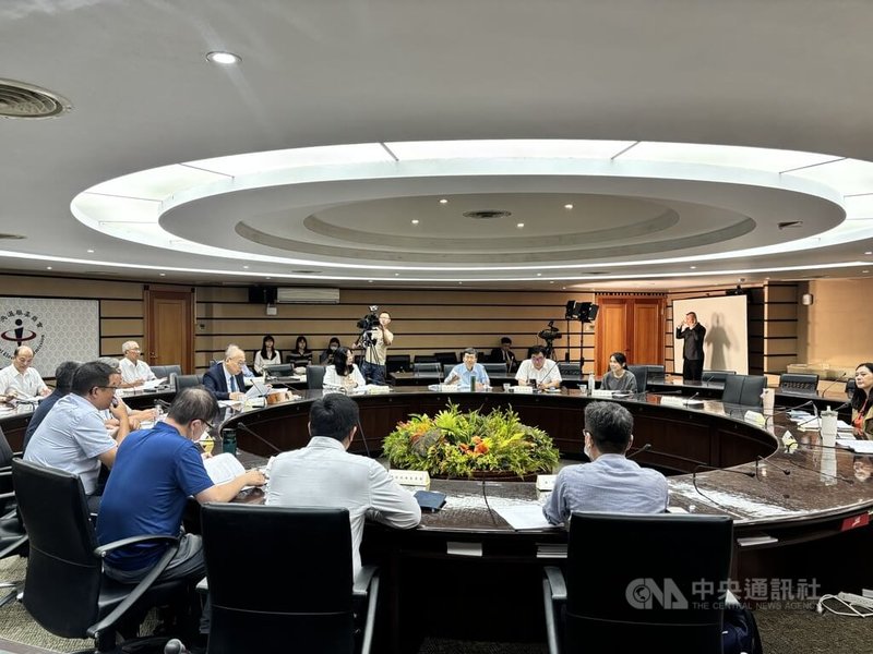 台灣動物公投行動專案執行張瑋辰領銜提出反皮草全國性公民投票案，中選會21日舉行聽證，邀請專家學者與會釐清爭點。中央社記者高華謙攝　115年7月21日
