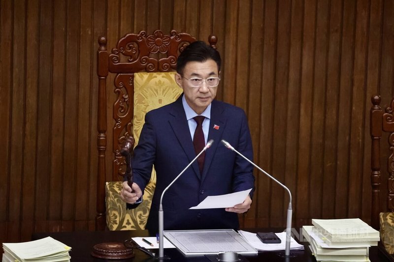 立法院會21日三讀通過會計師法部分條文修正草案，由副院長江啟臣主持議事，並在三讀後敲槌宣布修正案通過。中央社記者王飛華攝　115年7月21日