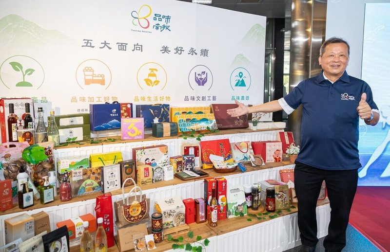 南投縣政府打造「品味南投」品牌認證，累計256家業者、557件產品通過，讓消費者買得便利又安心，南投縣副縣長王瑞德（圖）21日請消費者多選購。（南投縣政府提供）中央社記者蕭博陽傳真　115年7月21日