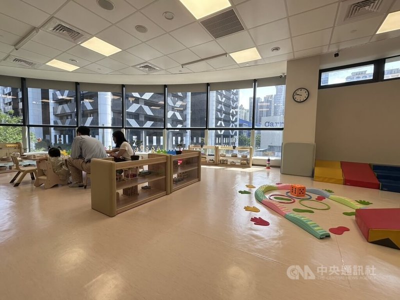 中鋼福委會附設托嬰中心22日舉辦揭幕儀式,地點設在中鋼總部旁的集團會館3樓,在亞灣區打造五星級托育環境。中央社記者林巧璉攝 115年7月22日