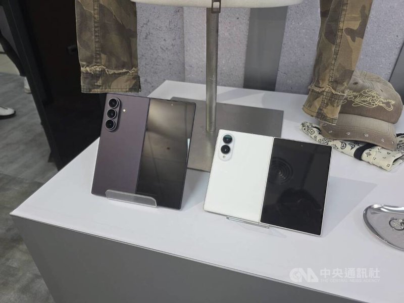 三星亮相新一代摺疊機,推出Z Fold8、Z Fold8 Ultra,進一步擴大摺疊機產品線陣容,希望囊括更大客群。中央社記者江明晏攝 115年7月22日