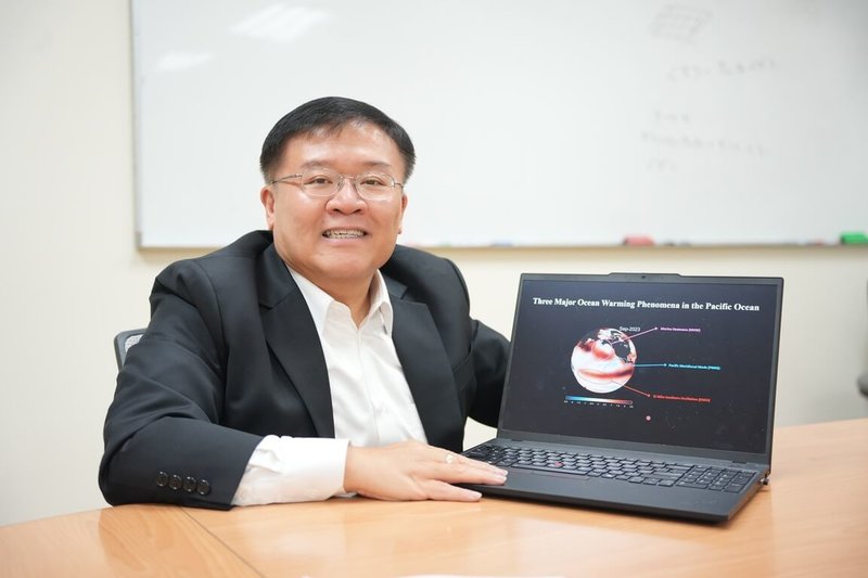 中央大學大氣科學系講座教授余進義（圖）與美國加州大學爾灣分校博士生趙鈺透過研究，首度揭開海洋熱浪的背後關鍵機制，研究成果刊登於國際頂尖期刊。（中央大學提供）中央社記者許秩維傳真  115年7月22日