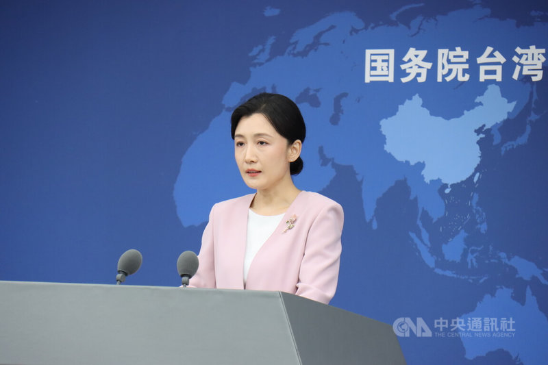 中國大陸國台辦發言人張晗22日在例行記者會上，回覆有關台灣警務和司法人員赴陸遭訊問、盤查的問題，未明確說明哪些條件下會被盤查，僅表示台方惡意炒作相關問題，以及只要不違法，台灣人到大陸不需有顧慮。中央社記者張淑伶北京攝　115年7月22日