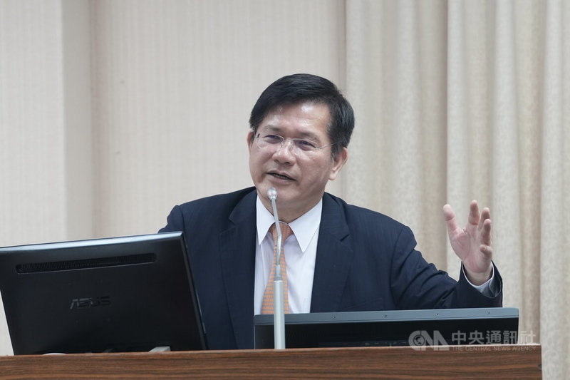 今年適逢南海仲裁案10週年，多位國民黨立委質疑外交部立場不夠強硬。外交部長林佳龍22日在立法院表示，「太平島是島，這是事實」，中華民國在太平島有主權。中央社記者徐肇昌攝　115年7月22日