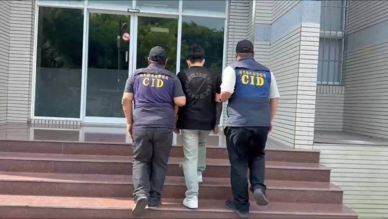 屏東縣一男子向當鋪借款後，被業者一夥人至住家追債並逼迫簽立本票、當票及讓渡書等，男子心生畏懼報警，警方22日循線查緝謝姓主嫌等4人到案。（屏東縣警察局潮州分局提供）中央社記者黃郁菁傳真　115年7月22日
