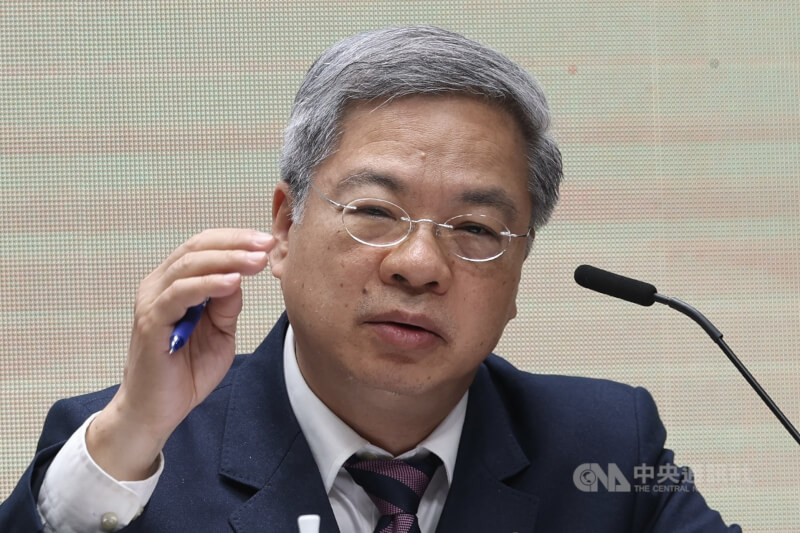 經濟部長龔明鑫22日針對國民黨立法院黨團提案刪減無人載具統籌型計畫預算表示，前一次國防特別條例立院刪除無人機部分已砍掉一條手臂，若再刪預算，等於把另外一條手臂也砍掉。（中央社檔案照片）