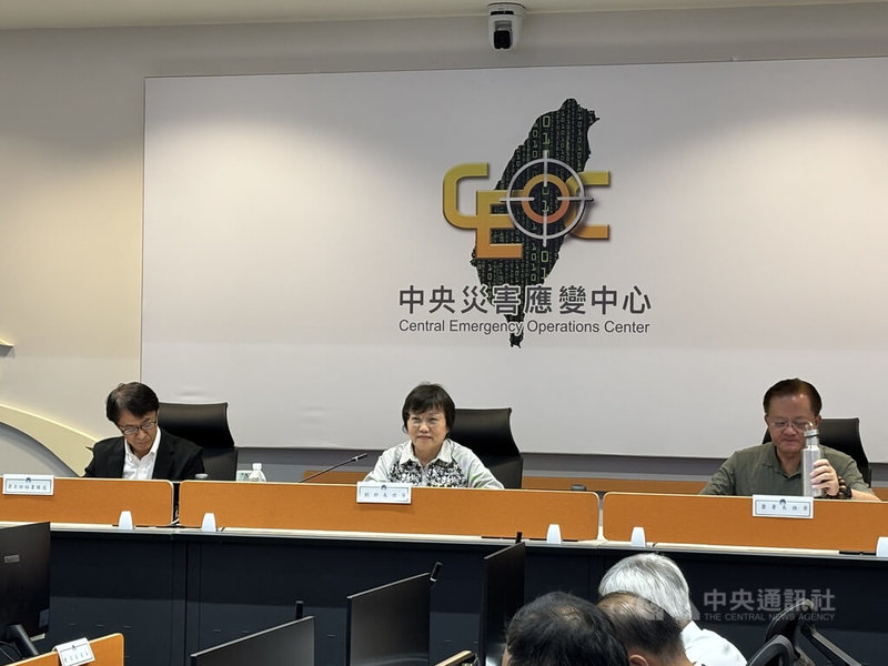 內政部部務會報23日移師消防署訓練中心舉行，內政部長劉世芳（中）出席並聽取「建構印太地區災防訓練中心願景」進專案報告。中央社記者高華謙攝　115年7月23日