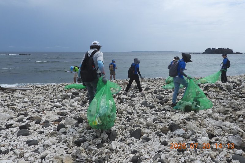 國家公園署海洋國家公園管理處表示，為期3天的澎湖南方四島國家公園東嶼坪淨灘及手作步道修護活動日前順利完成，共清出287公斤海漂廢棄物。（海洋國家公園管理處提供）中央社　115年7月23日
