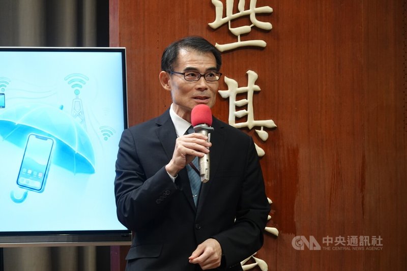 國家通訊傳播委員會基礎設施處長梁伯州23日於行政院會後記者會表示，2026年城鎮韌性（防空）演習的行動網路降速演練，將可能影響行動支付服務，籲請民眾準備現金或實體信用卡支付。中央社記者吳書緯攝　115年7月23日