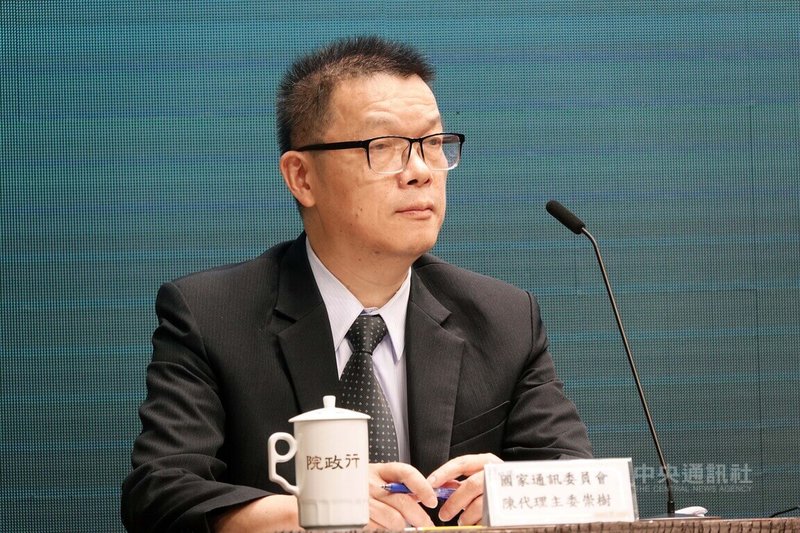 國家通訊傳播委員會（NCC）代理主委陳崇樹23日於行政院會後記者會表示，2026年城鎮韌性（防空）演習的行動網路降速演練，法源依據來自民防法、電信管理法、災害防救法、國防部「防空演習實施辦法」等法規。中央社記者吳書緯攝　115年7月23日