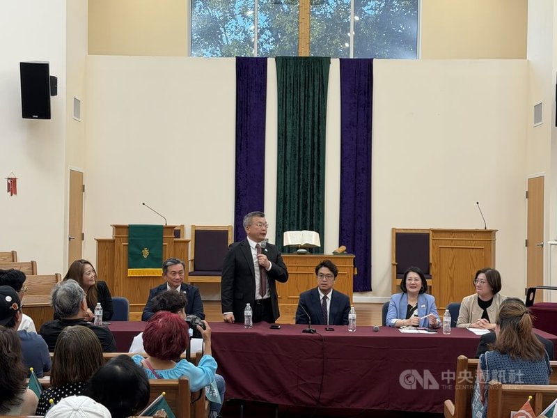 民進黨立法院黨團總召蔡其昌（站立者）率團訪問華府，美東時間23日晚間出席華府台灣同鄉會舉辦的座談。中央社記者侯姿瑩馬里蘭州攝　115年7月24日
