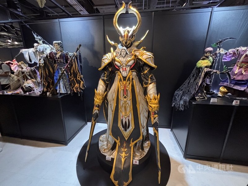 日台合作奇幻布袋戲「東離劍遊紀」迎來10週年,7月25日至8月9日在東京有樂町丸井百貨舉辦10週年大型紀念展,現場集結超過50尊實際用於拍攝的精緻戲偶,以及服裝、武器、場景和特攝造型等珍貴展品。中央社記者戴雅真東京攝 115年7月24日