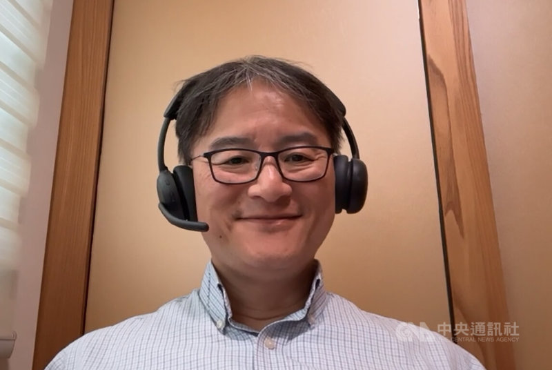 台灣非洲經貿協會監事長林原接受中央社記者線上採訪。並表示協會現積極聚焦「培育非洲留台學生人才」、「設立當地服務中心」,及推動政府比照新南向政策設立「非洲經貿辦公室」3大發展方向,來協助台商在台非未來合作取得先機。中央社記者施婉清開羅攝 115年7月24日