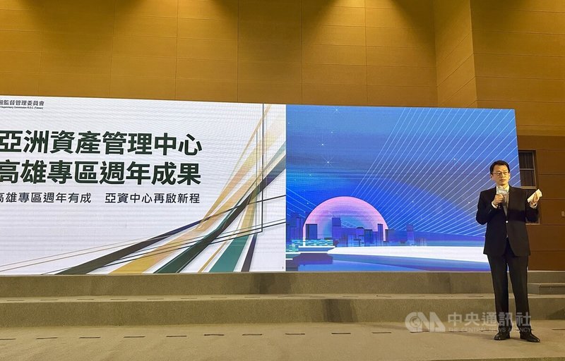 金管會於24日舉行高雄專區週年記者會。金管會銀行局長童政彰(圖)表示,目前正研議金融市場與資產管理發展專法,評估年底前提草案版本。租稅誘因部分,需考慮租稅公平層面,目前擬聚焦外國資金部分。中央社記者蘇思云攝 115年7月24日
