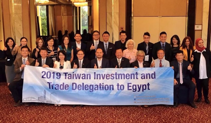 台灣非洲經貿協會現有200多家會員企業。圖為2019年，林原（後左7）與其他會員一同參加貿協貿訪團到埃及考察市場合影。 （林原提供）中央社記者施婉清開羅傳真　115年7月24日