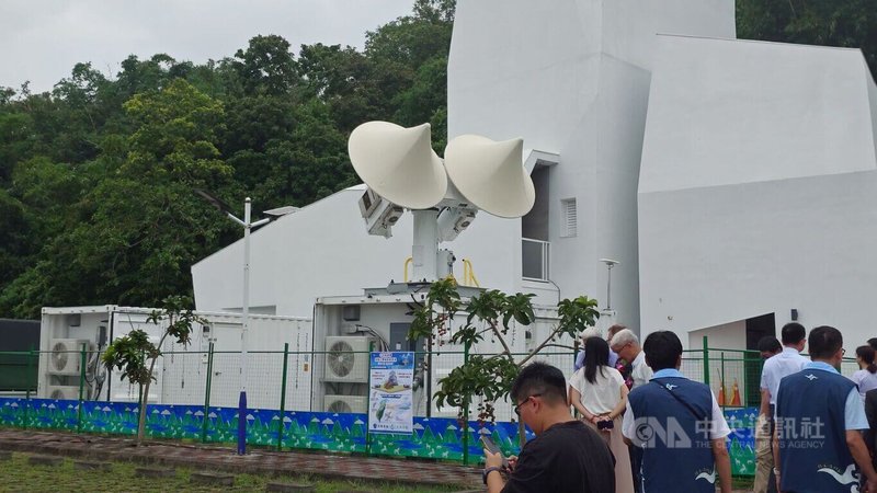 中央氣象署移動式氣象雷達24日正式啟用,首站部署雲林湖山水庫;將運用其高解析觀測能力,強化劇烈天氣監測、災害預警及氣象科研量能,提升防災應變能力。中央社記者蔡智明攝 115年7月24日