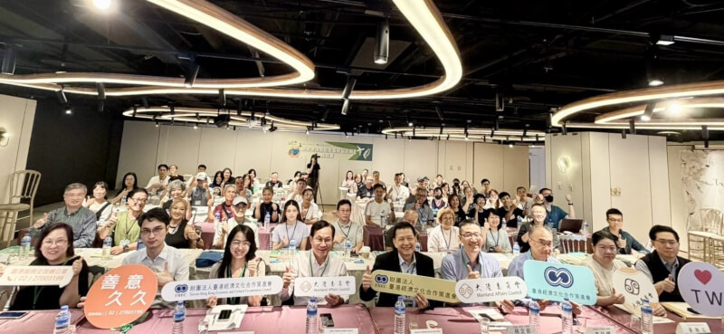 與會機關代表與現場港澳人士合影