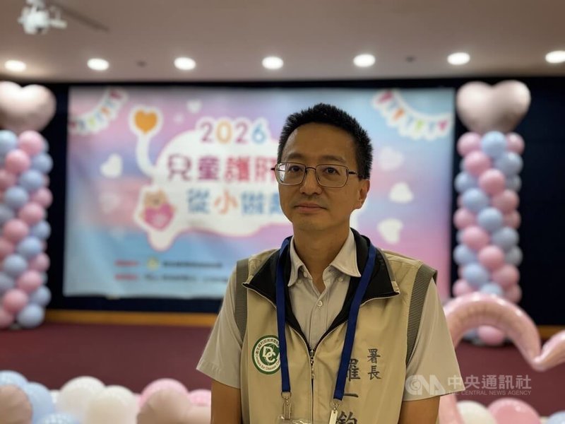國內COVID-19疫情再升溫，疾管署開設防疫專區，署長羅一鈞（圖）25日提醒，若發燒、咳嗽等應避免參加集會遊行活動，慢性病患與長者建議戴口罩。中央社記者沈佩瑤攝　115年7月25日