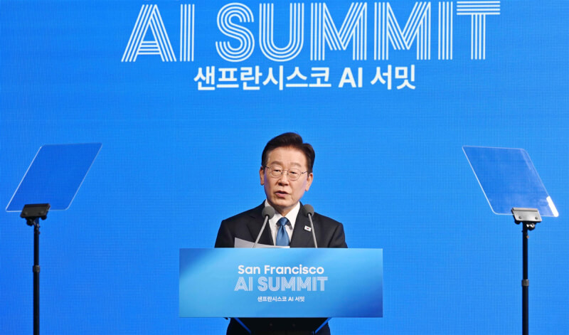 韓國總統李在明25日出席舊金山AI峰會，並跟全球科技企業龍頭代表會面。（韓聯社）