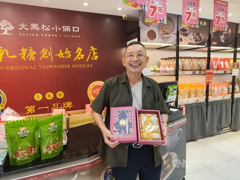 大黑松小倆口總經理邱義榮(圖)表示,今年盼透過現烤商品及多元組合,搶攻中秋送禮商機。中央社記者何秀玲攝 115年7月26日