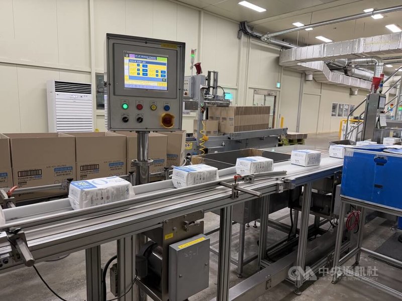韓國性平等家族部開始試辦「大家的生理用品」,並與知名廠商「Clean Nara」合作,並強調在這項計劃中供應的產品「純粹棉 Zero」,是以與市售產品相同的品質標準與規格進行生產,確保產品的安全性與可靠性。圖為Clean Nara位於清州的工廠。中央社記者楊啟芳清州攝 115年7月26日