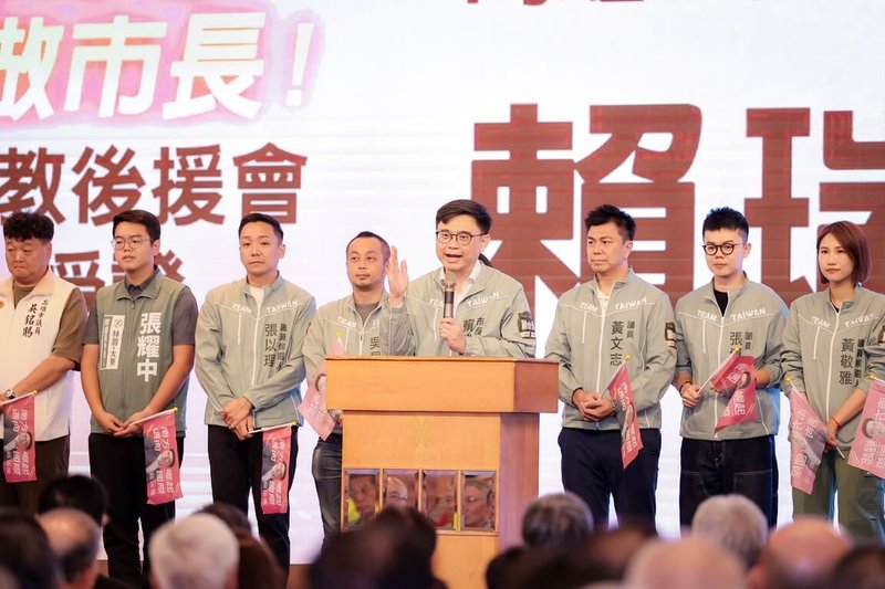 民進黨高雄市長參選人賴瑞隆（右4）26日成立「勞工後援總會」及「宗教後援會」，針對未來勞工市政提出4個優先。（賴瑞隆辦公室提供）中央社記者蔡孟妤傳真　115年7月26日