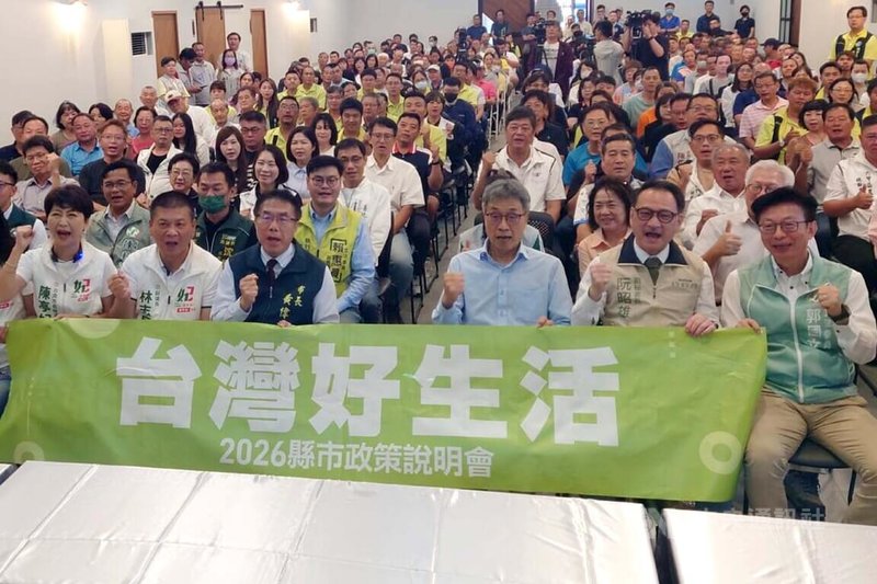 民進黨「台灣好生活」2026縣市政策說明會26日在台南舉行，行政院副秘書長阮昭雄（前右2）、農業部長陳駿季（前右3）等人出席宣講。中央社記者楊思瑞攝　115年7月26日