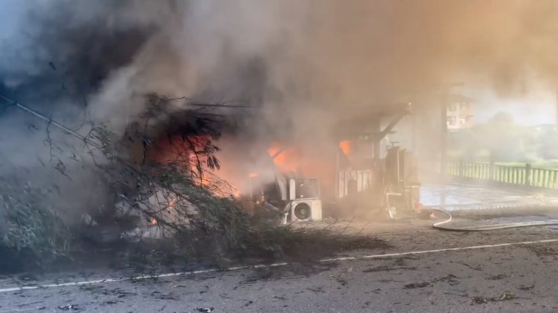 宜蘭五結中古電器倉庫起火 濃煙竄天無人傷亡 | 社會 | 中央社 CNA 宜蘭五結中古電器倉庫起火 濃煙竄天無人傷亡 | 社會 | 中央社 CNA