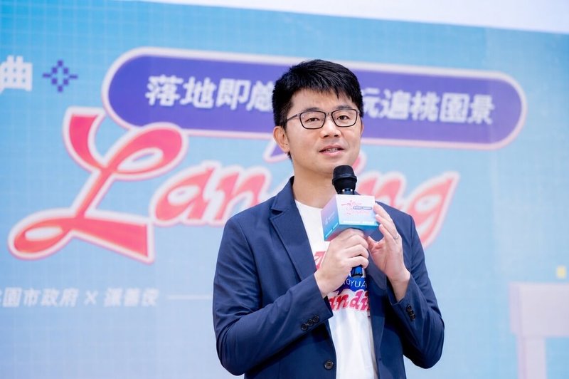 民進黨桃園市長參選人黃世杰27日提出6大面向政見並批評市政。桃園市政府新聞處長羅楚東（圖）指出，黃世杰多項主張未交代財源、執行方式及法規配套，批評相關政見流於口號。（桃園市政府新聞處長羅楚東提供）中央社記者吳睿騏桃園傳真　115年7月27日