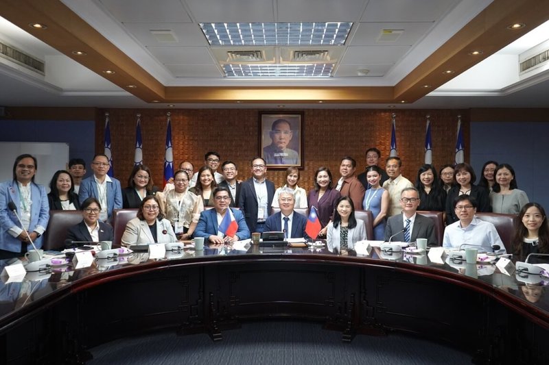教育部28日發布新聞稿指出，2025年菲律賓在台留學生總數達5536名，相較於2022年的3098名，3年來成長幅度高達78.7%。兩國日前召開「台菲教育工作小組會議」，聚焦大學學分互認機制、華語區域訓練中心等，強化雙邊合作機制。（教育部提供）中央社記者陳至中台北傳真　115年7月28日