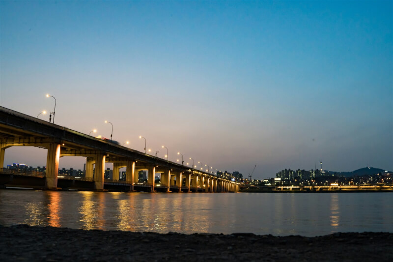圖為漢江大橋一景。（示意圖／圖取自Unsplash圖庫）